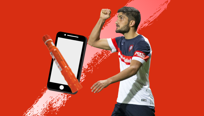 Un móvil y fuegos artificiales en el partido U de chile Vs Colo Colo Un móvil y fuegos artificiales en el partido U de chile Vs Colo Colo